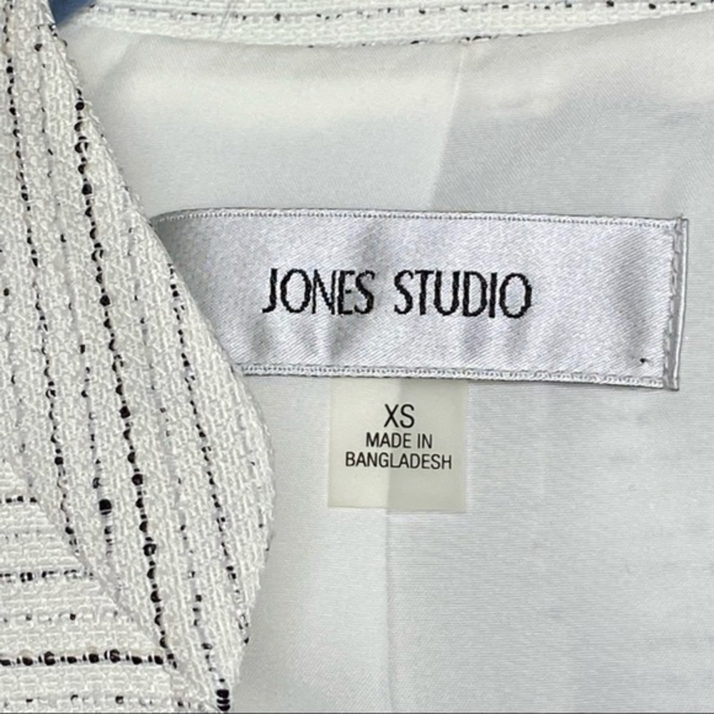 Jones Studio Jacket Button Accents - image 3